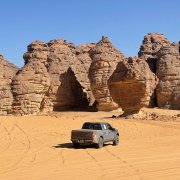 Photo d'un 4x4 de la marque Ford pris en photo dans le désert algérien