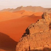 Grand rocher du désert de l'Algérie