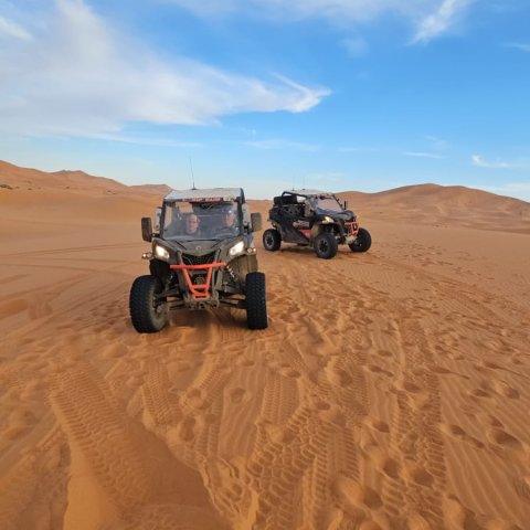 Photo de deux SSV pris lors d'un raid au Maroc dans le désert