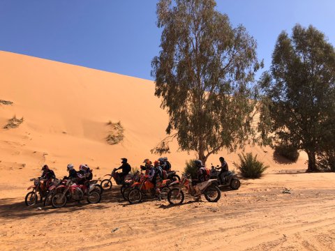 groupe de motards désert maroc