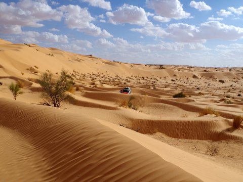 magnifique ciel bleu dans le désert tunisien